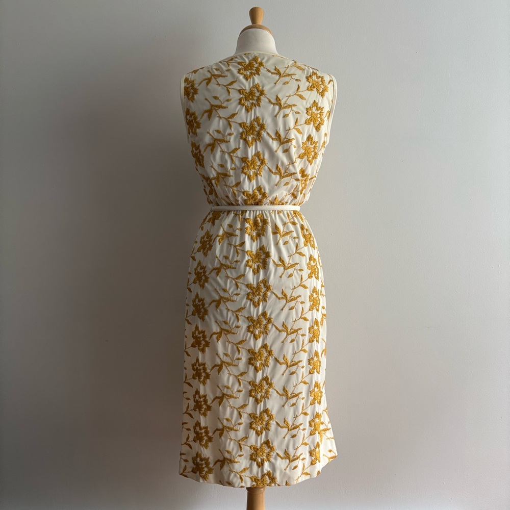 Vintage 1960s Golden Floral and Cream Sleeveless Dress - Picture 6 of 10